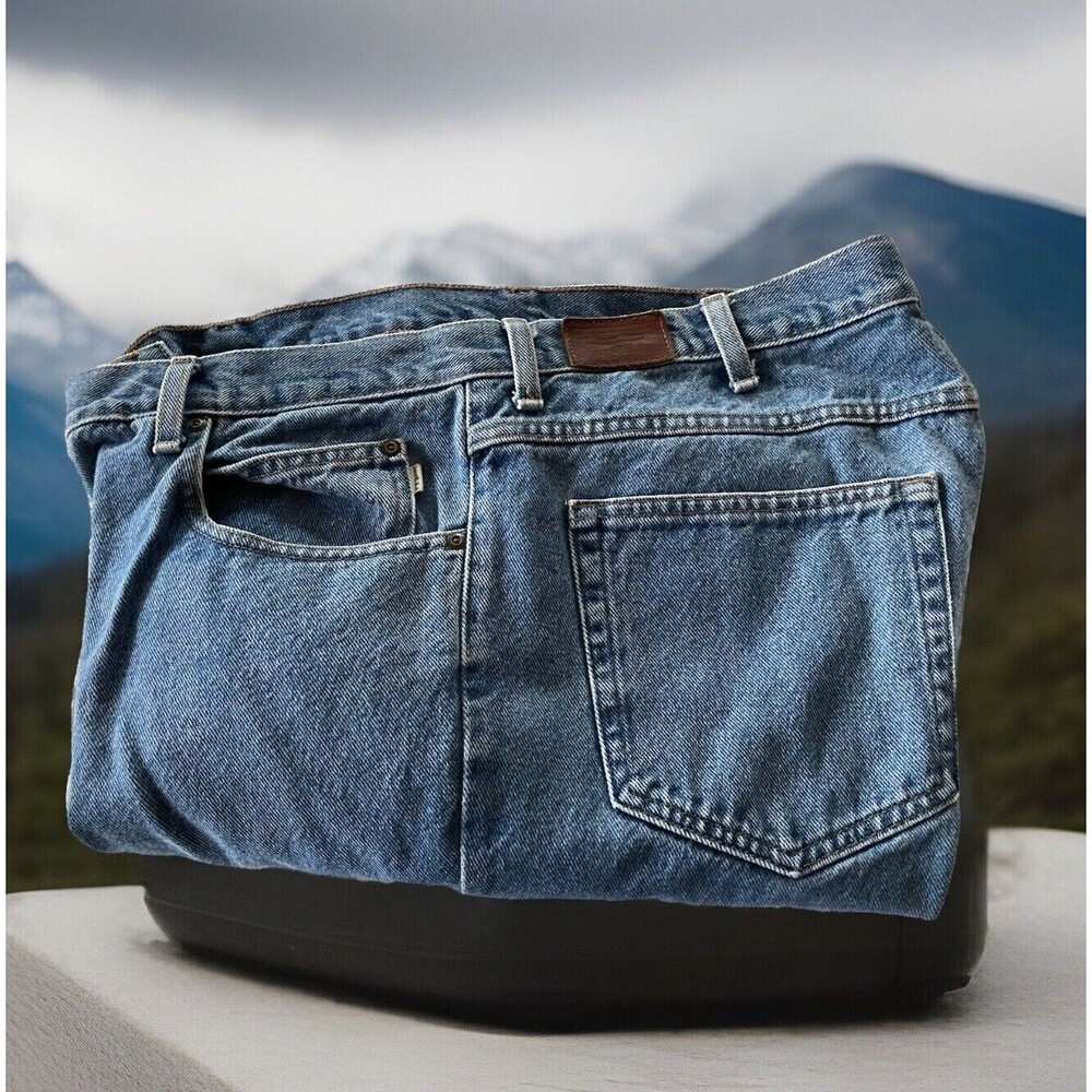 LL Bean Blue Jeans Denim 100% Cotton Item 220626 Mens 38X32 Classic Fit